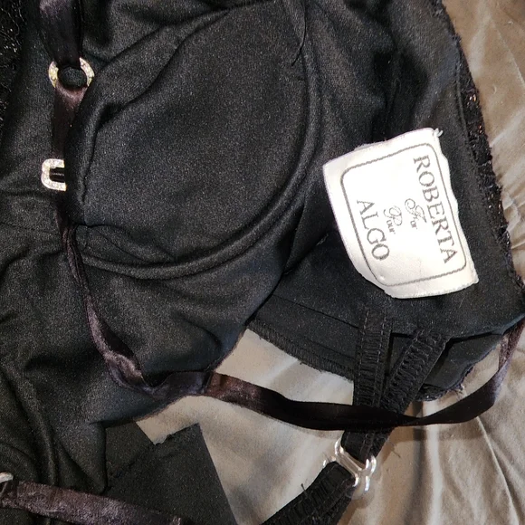 Dresses - Picture 4 of 6